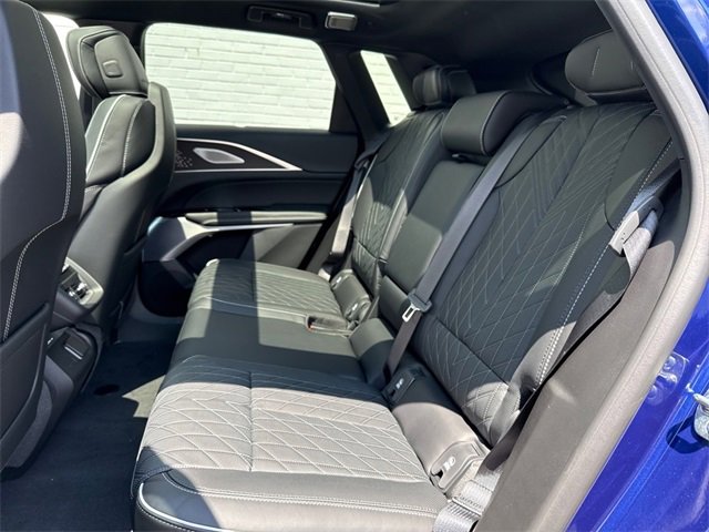 New 2026 Cadillac Lyriq V image 6