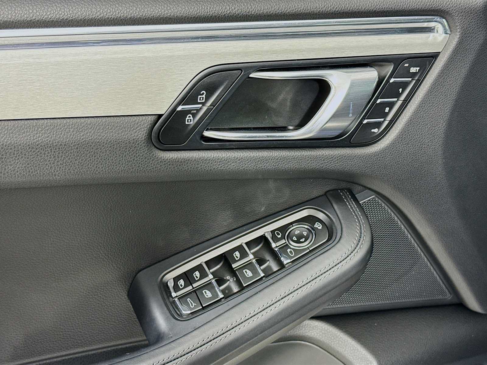 Certified 2026 Porsche Macan AWD/4WD image 11