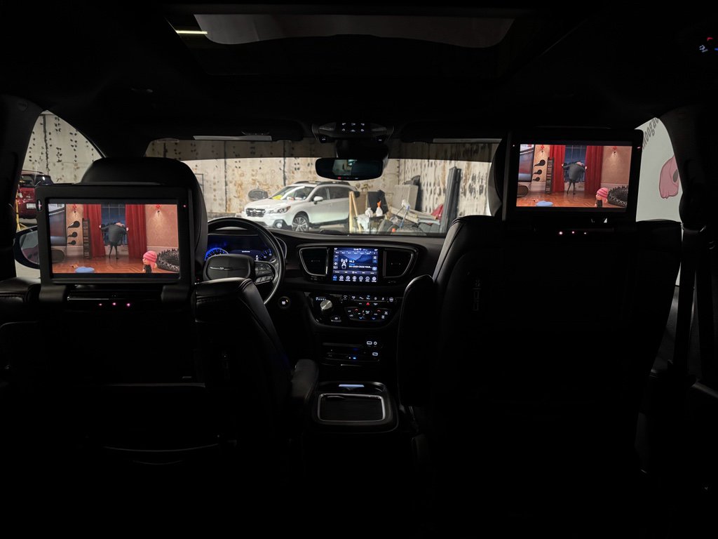 Used 2020 Chrysler Pacifica Limited image 22