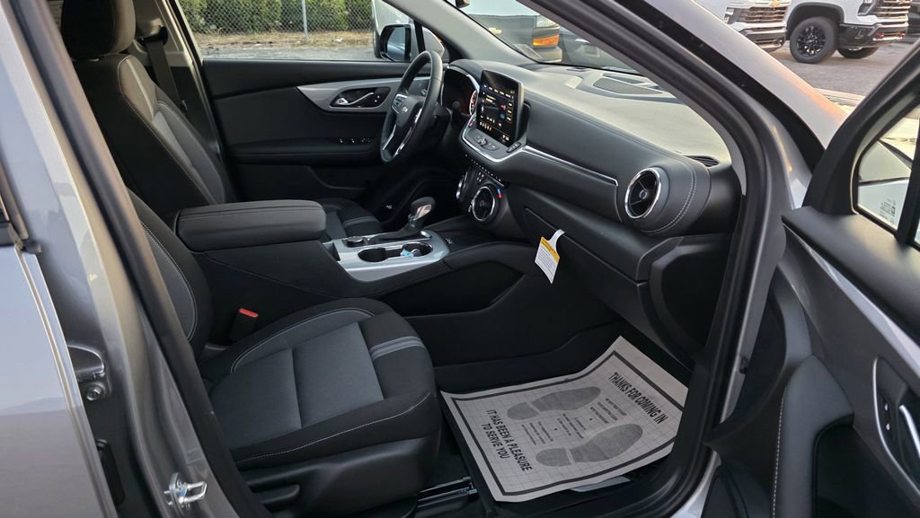 New 2026 Chevrolet Blazer LT w/ Convenience Package FWD image 6