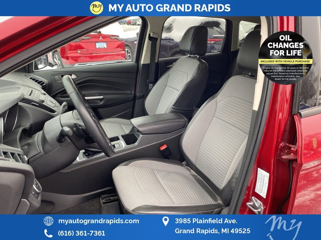 Used 2017 Ford Escape SE w/ SE Sport Appearance Package image 13