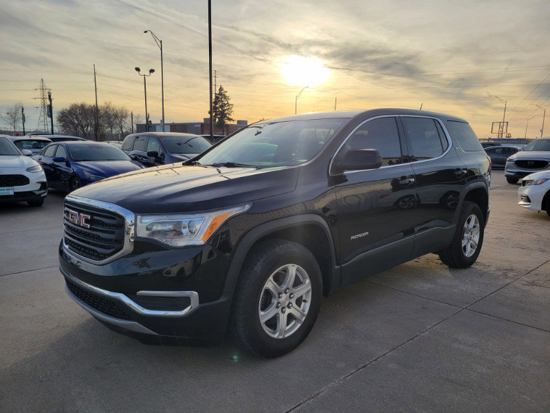 Used 2018 GMC Acadia SLE w/ LPO, Floor Liner Package image 3