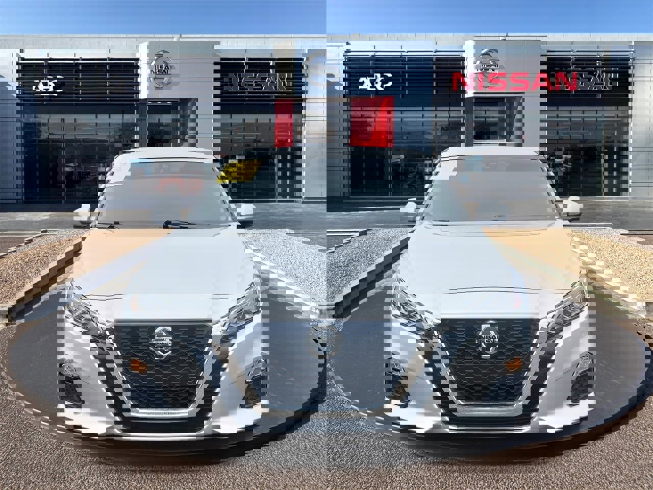 Used 2022 Nissan Altima 2.5 SV image 2