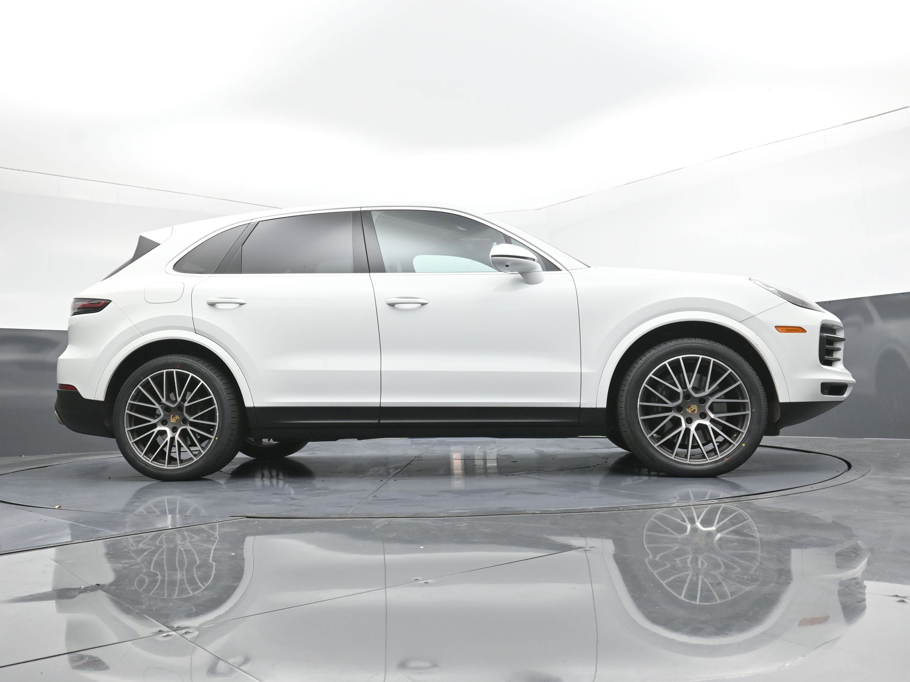 Used 2022 Porsche Cayenne image 35