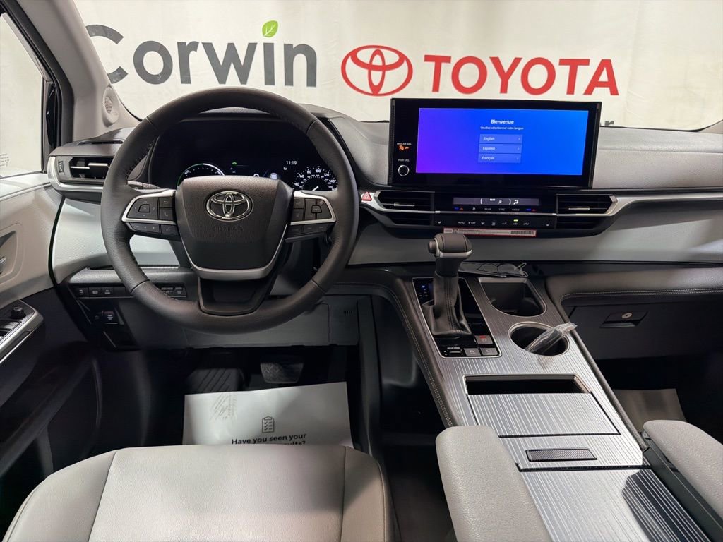 Used 2026 Toyota Sienna XLE image 24