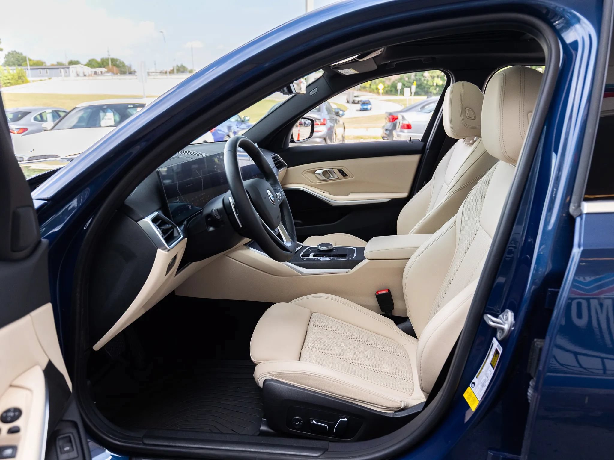 Used 2024 BMW 330i Sedan w/ Premium Package RWD image 17