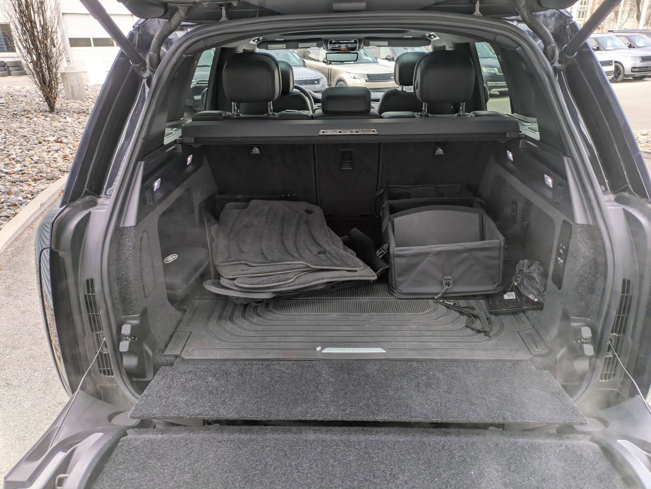 Used 2023 Land Rover Range Rover SE image 32