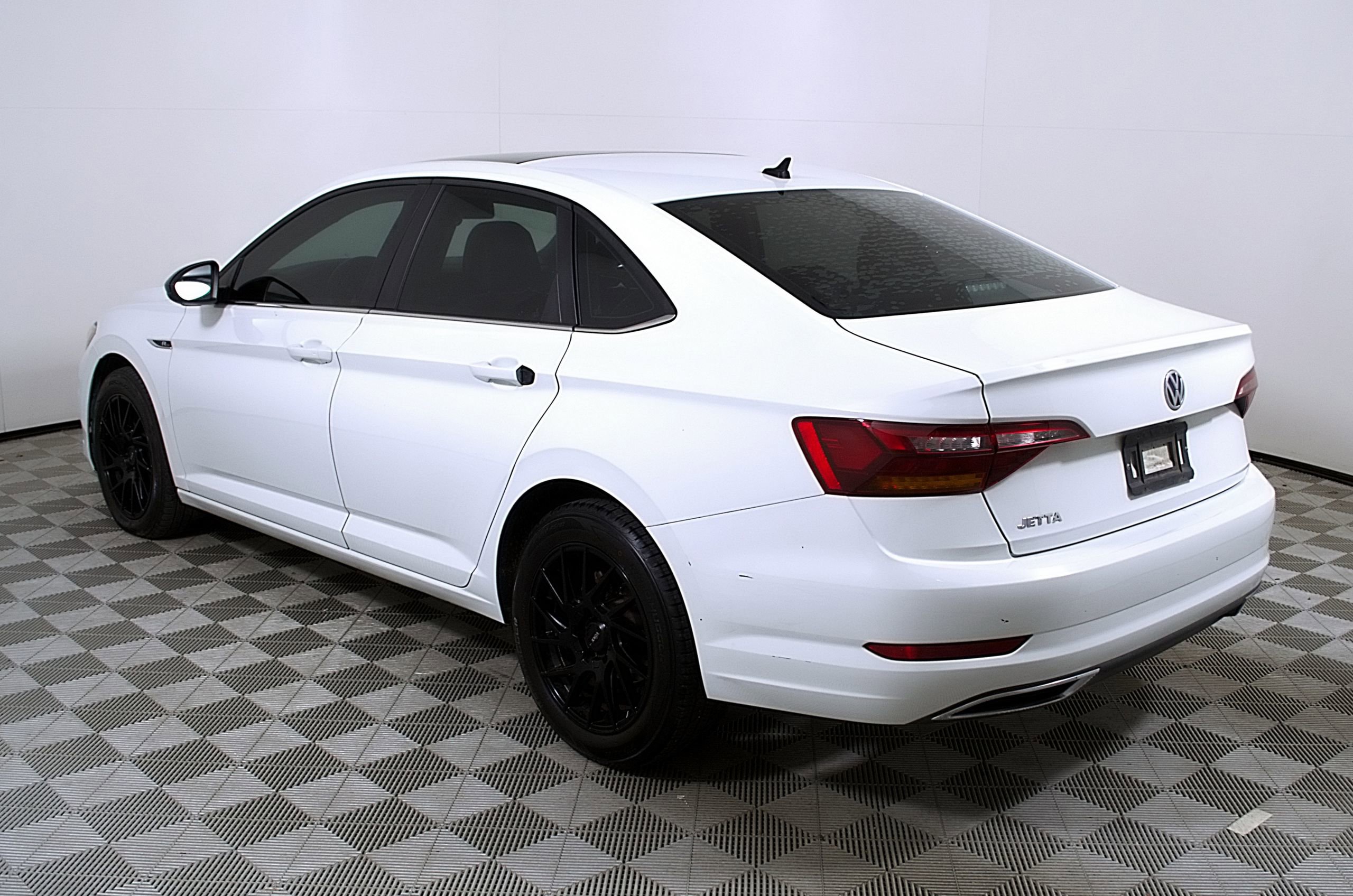 Used 2019 Volkswagen Jetta R-Line image 9