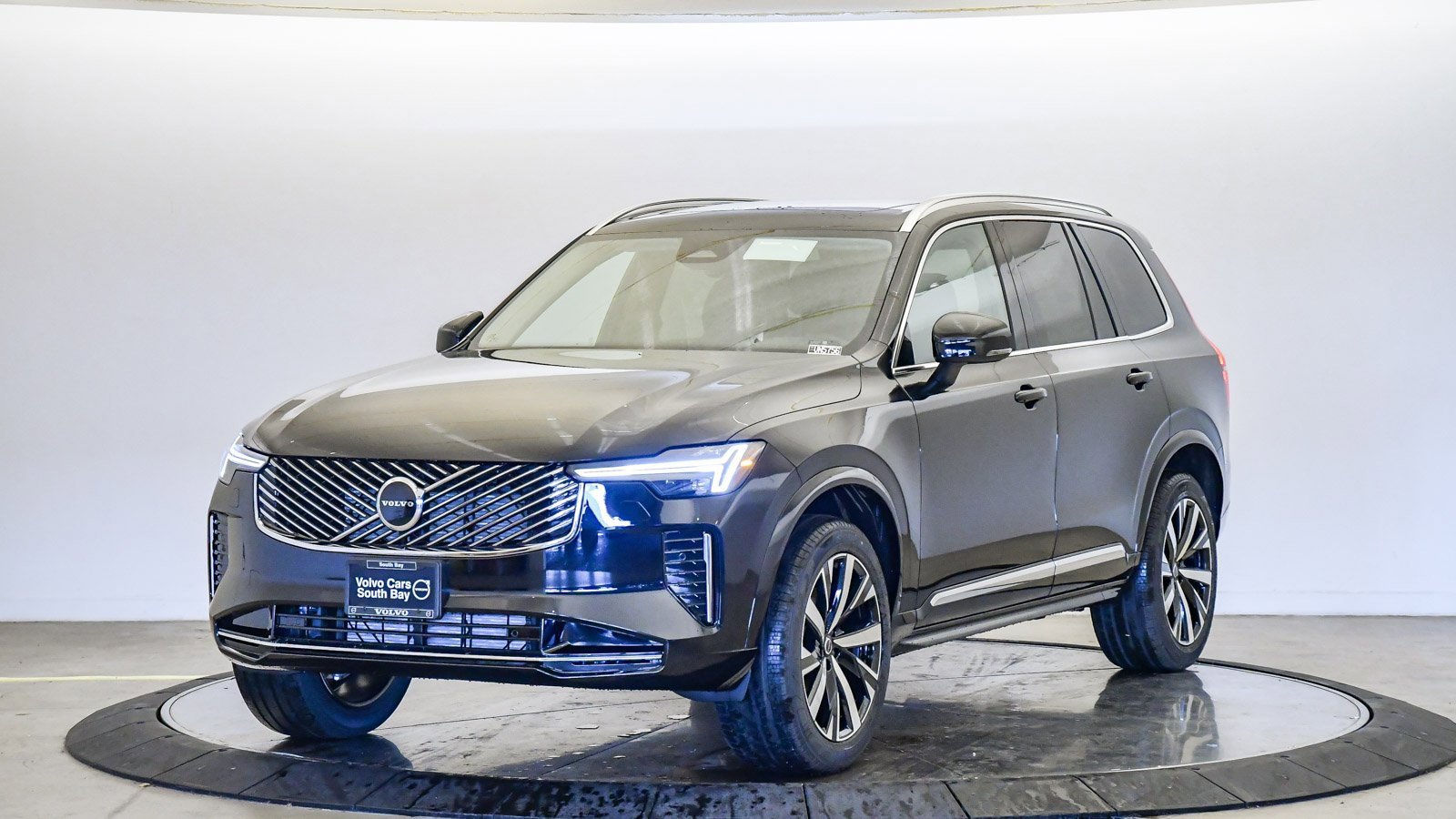 New 2026 Volvo XC90 B5 Core image 1