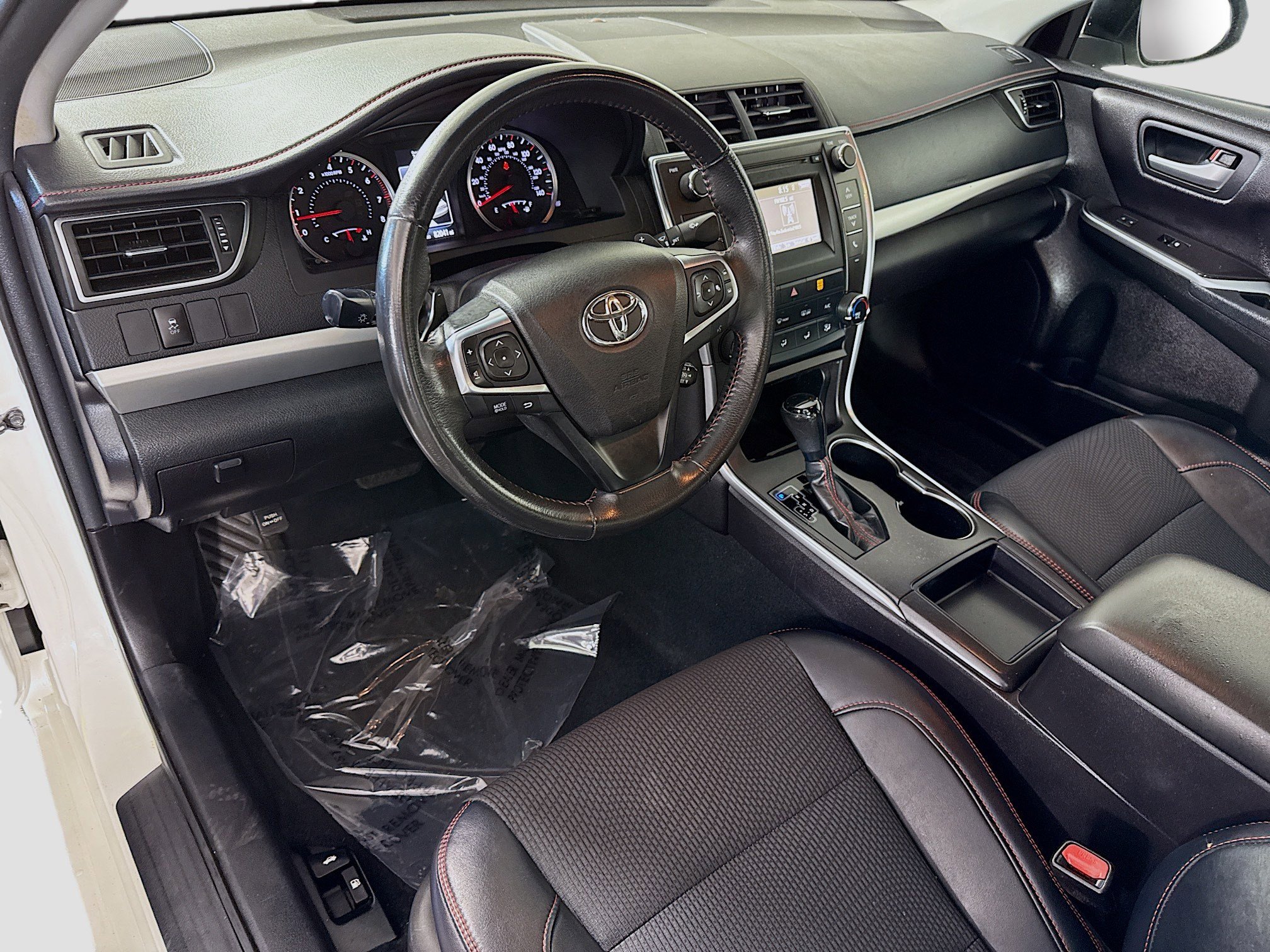 Used 2017 Toyota Camry SE w/ Moonroof Package image 22