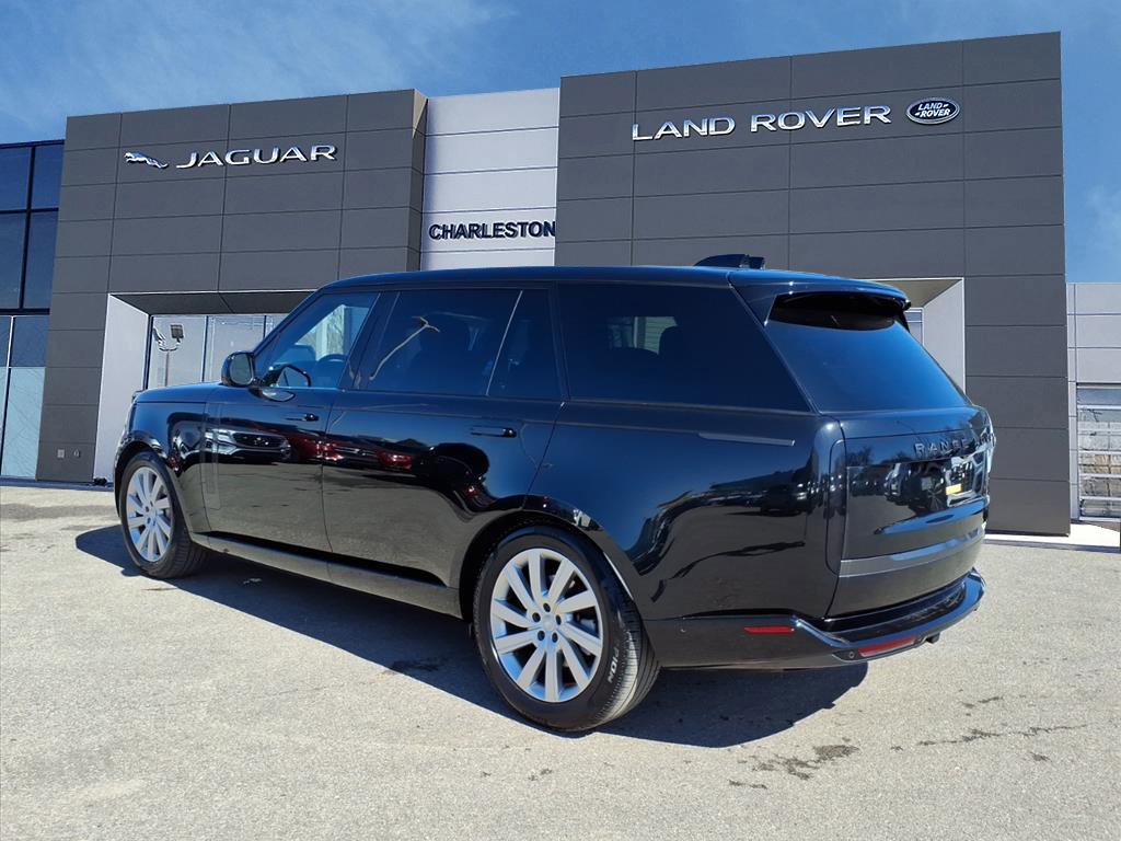 Used 2025 Land Rover Range Rover Long Wheelbase SE image 3