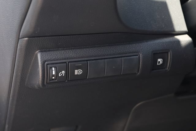 Used 2025 Toyota Corolla LE FWD image 12