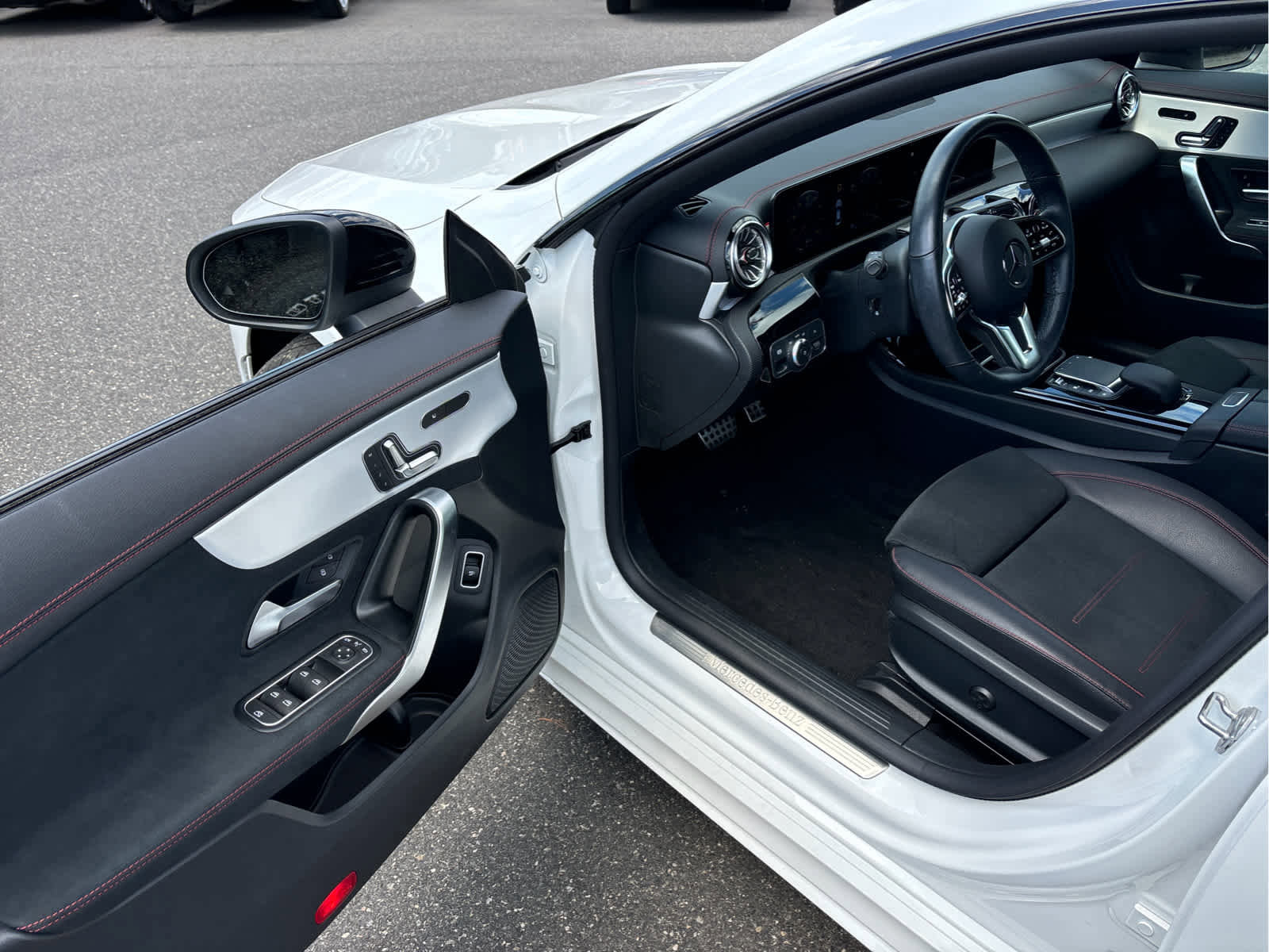 Used 2023 Mercedes-Benz CLA 250 4MATIC image 7