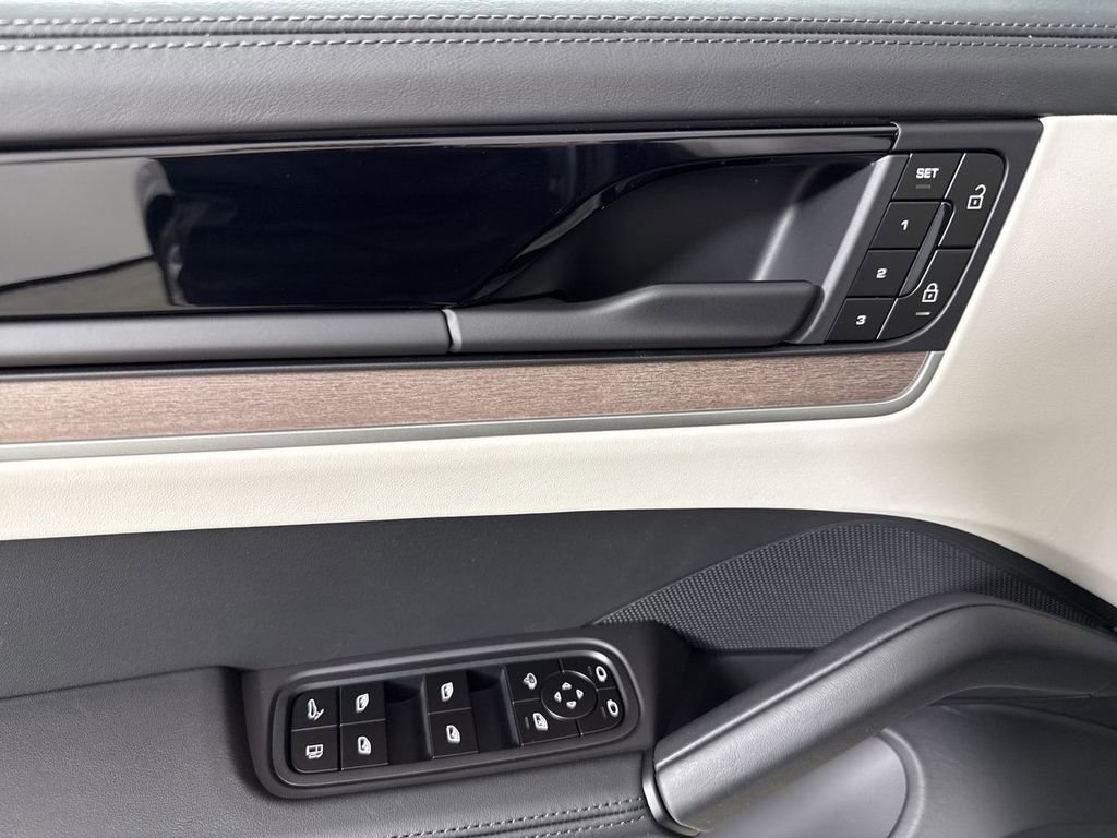 New 2026 Porsche Cayenne image 34