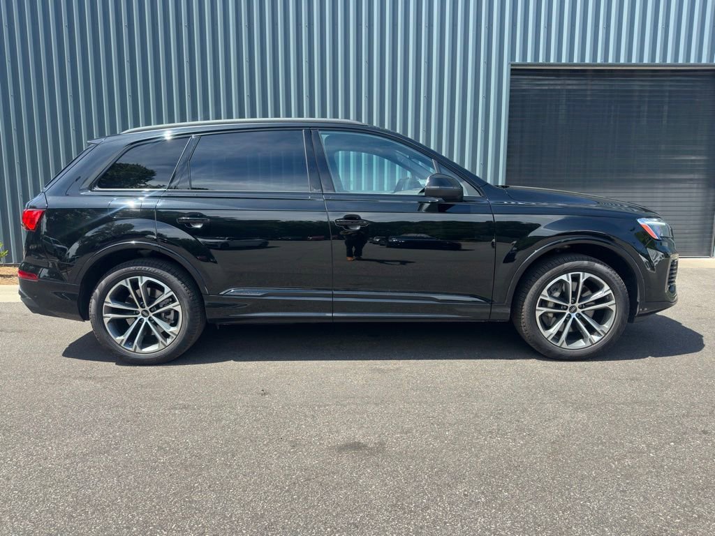 Used 2026 Audi Q7 3.0T Premium w/ Convenience Plus Package AWD/4WD image 3