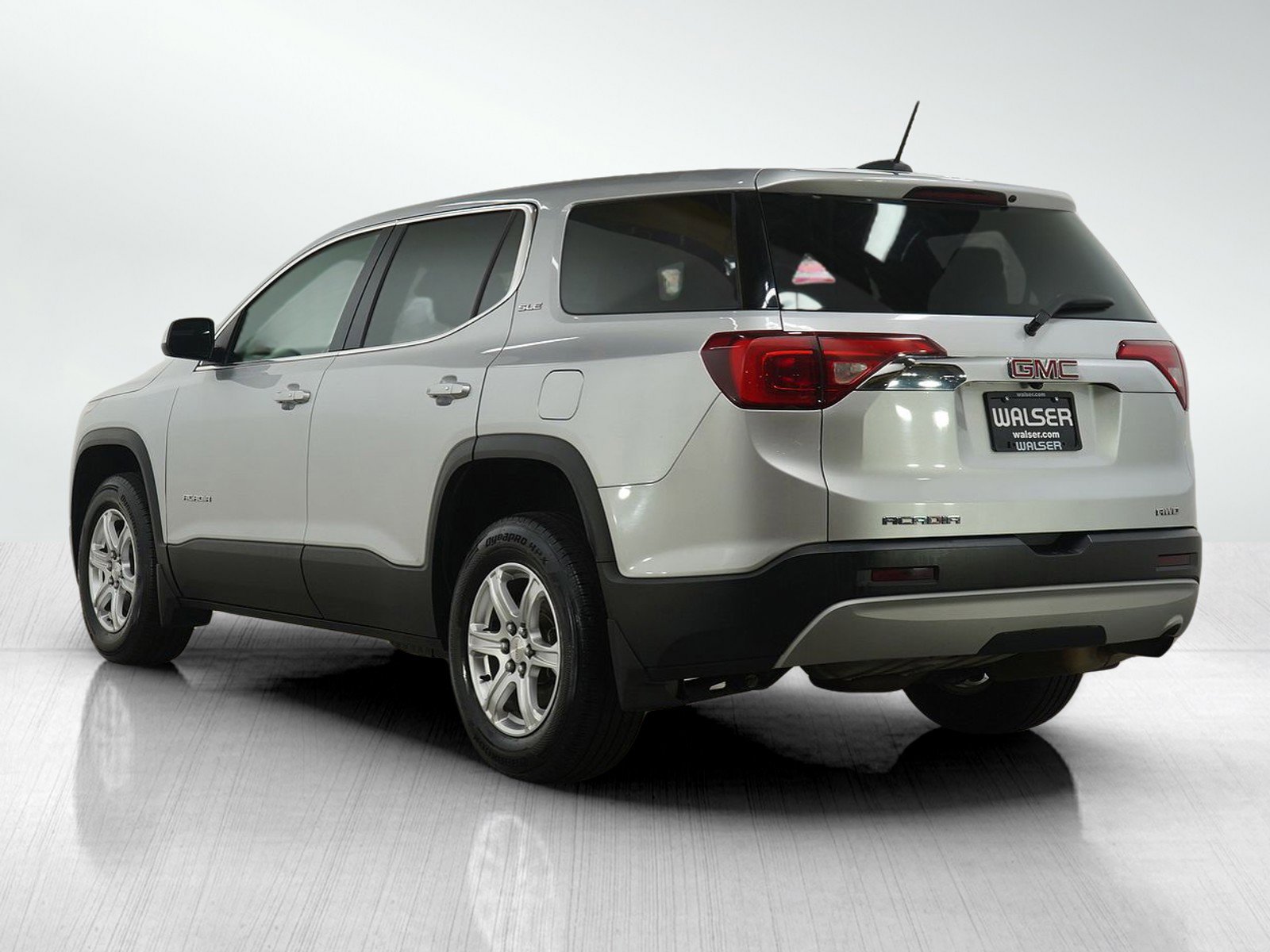 Used 2019 GMC Acadia SLE image 3