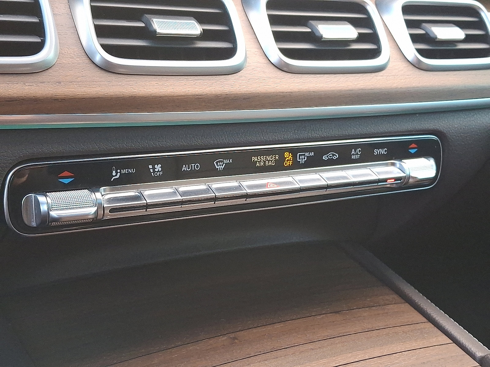 Used 2022 Mercedes-Benz GLS 450 4MATIC image 16