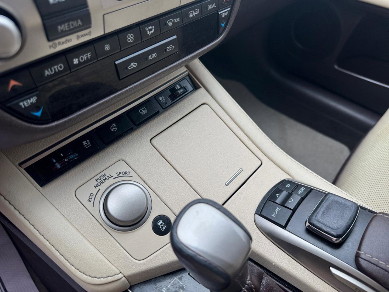 Used 2017 Lexus ES 350 w/ Luxury Package FWD image 16