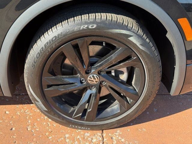 Used 2023 Volkswagen Tiguan SE R-Line image 8