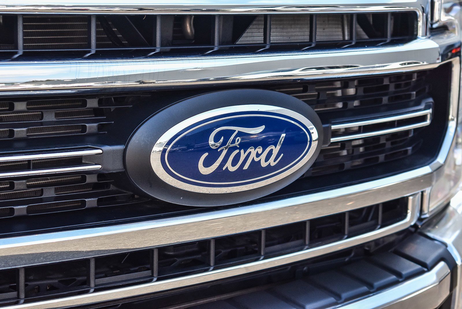 Used 2022 Ford F350 Lariat w/ FX4 Off-Road Package image 9