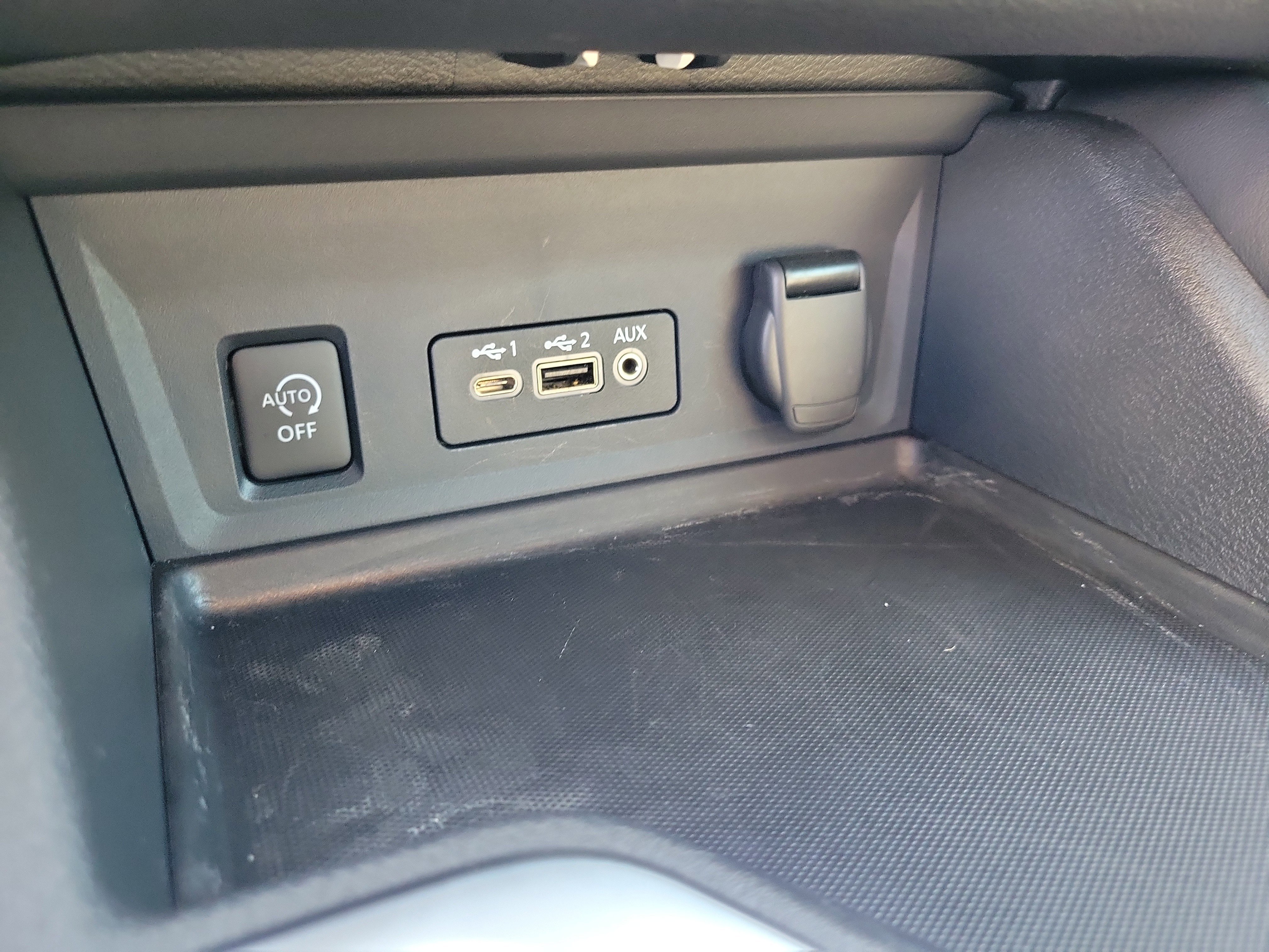 Certified 2025 Nissan Sentra SR w/ SR Premium Package image 27