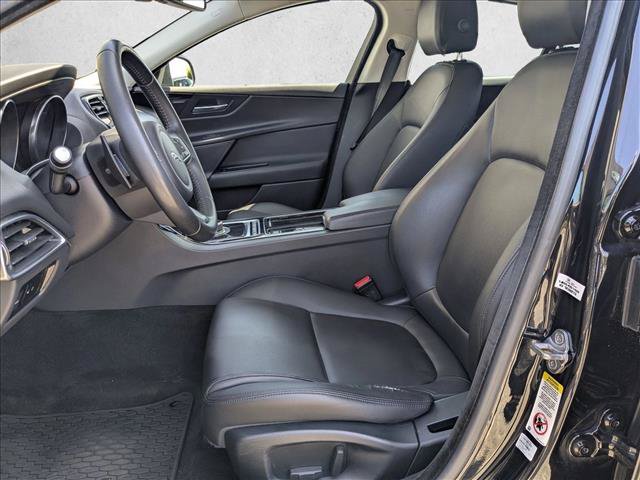 Used 2018 Jaguar XE Premium RWD image 17