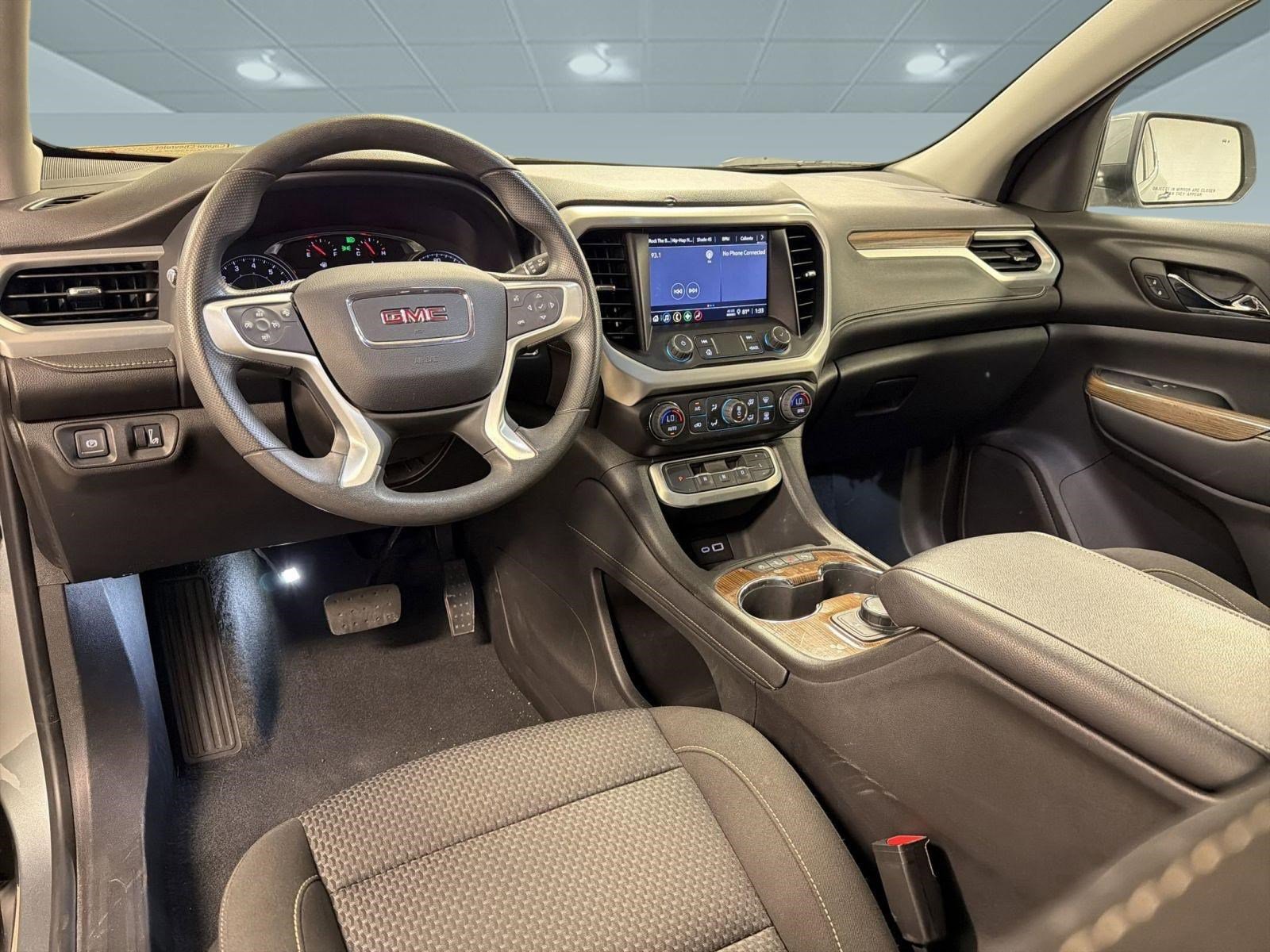 Used 2023 GMC Acadia SLE image 28