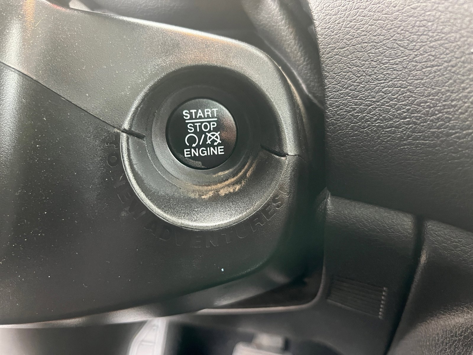 Used 2020 Jeep Renegade Latitude w/ UConnect 8.4 Nav Group image 30