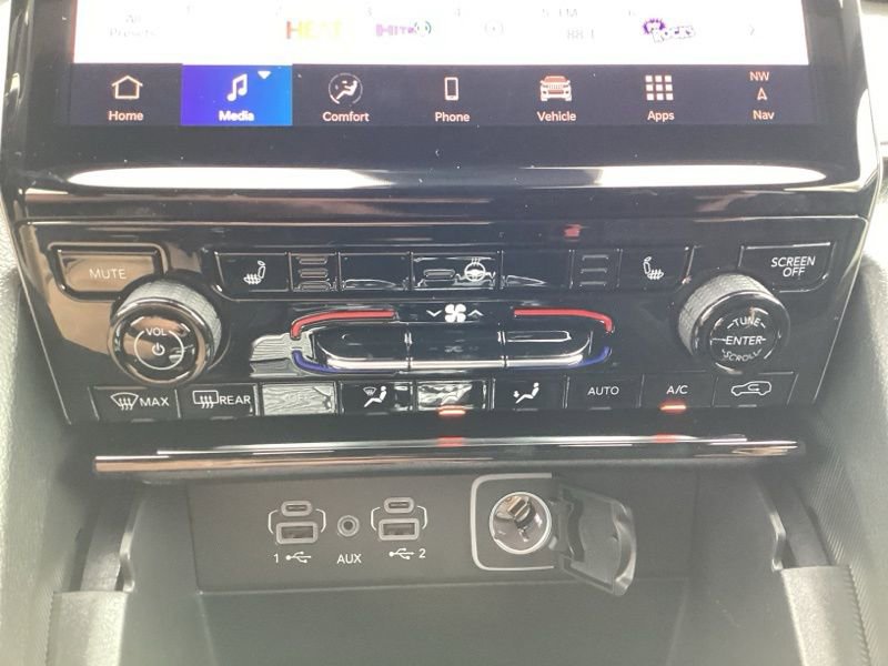 New 2025 Jeep Grand Cherokee Limited w/ Black Appearance Package image 41