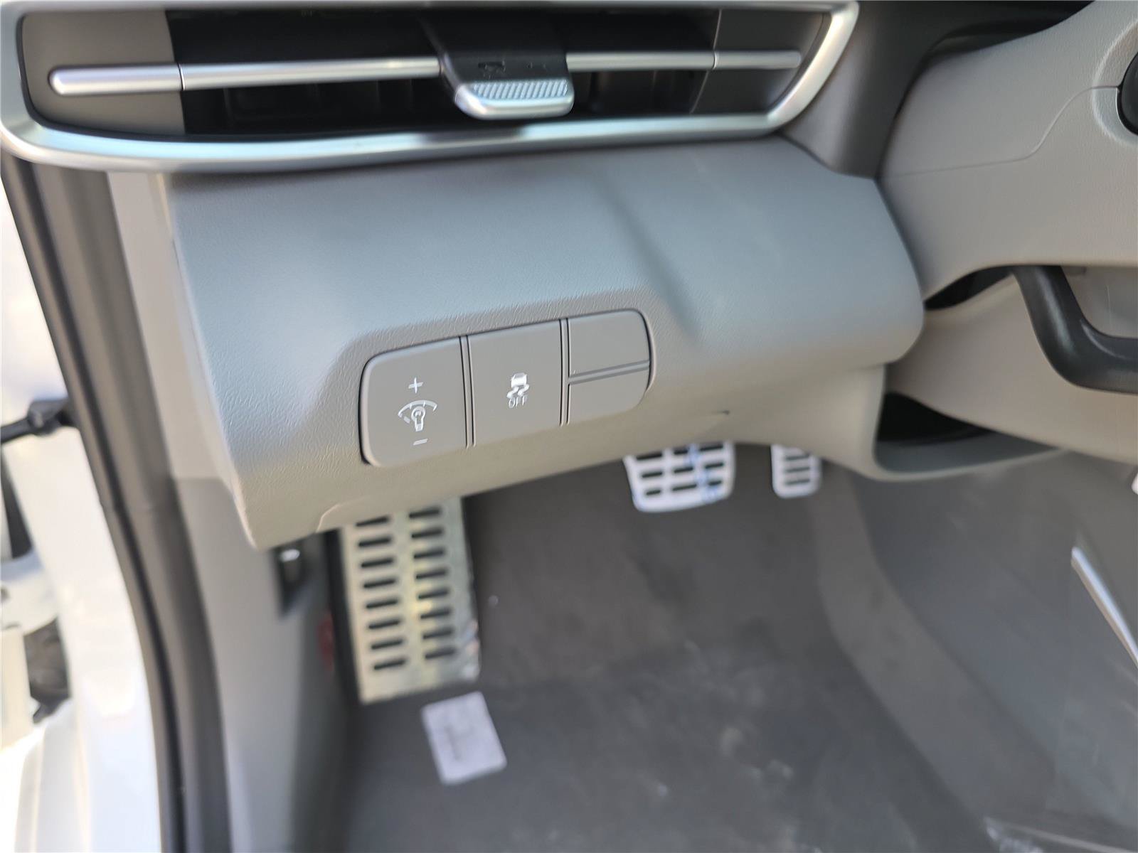 New 2026 Hyundai Elantra Sport FWD image 12