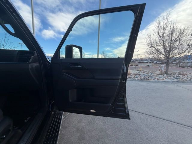 Used 2024 Lexus GX 550 w/ Accessory Package (Z1) image 32