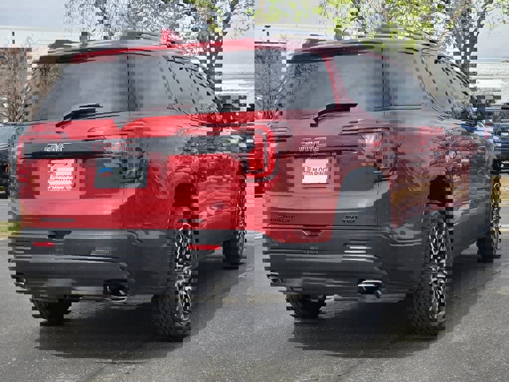 Used 2021 GMC Acadia SLE w/ Elevation Edition image 4