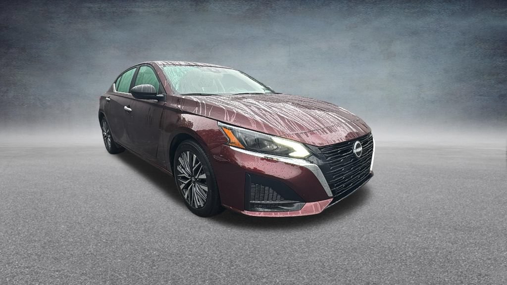Used 2025 Nissan Altima 2.5 SV FWD image 2