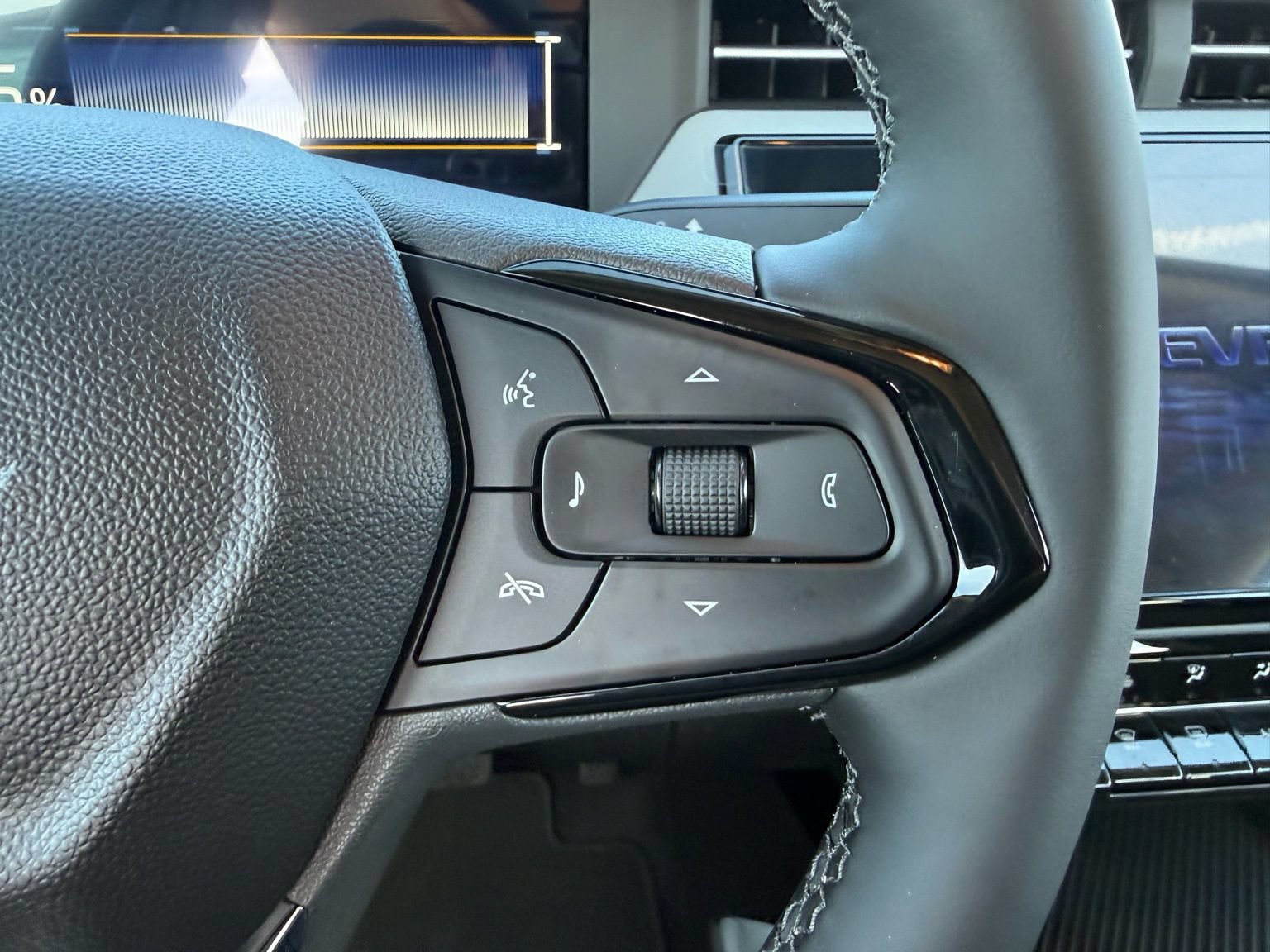 New 2027 Chevrolet Bolt LT w/ Comfort Package FWD image 19