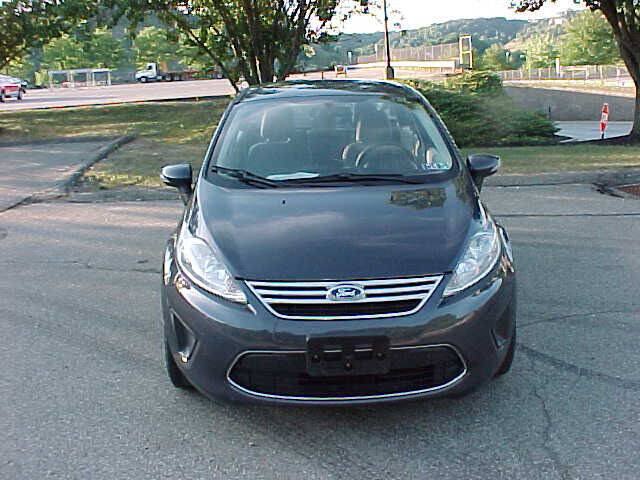 Used 2013 Ford Fiesta SE w/ Super Fuel Economy Pkg FWD image 3