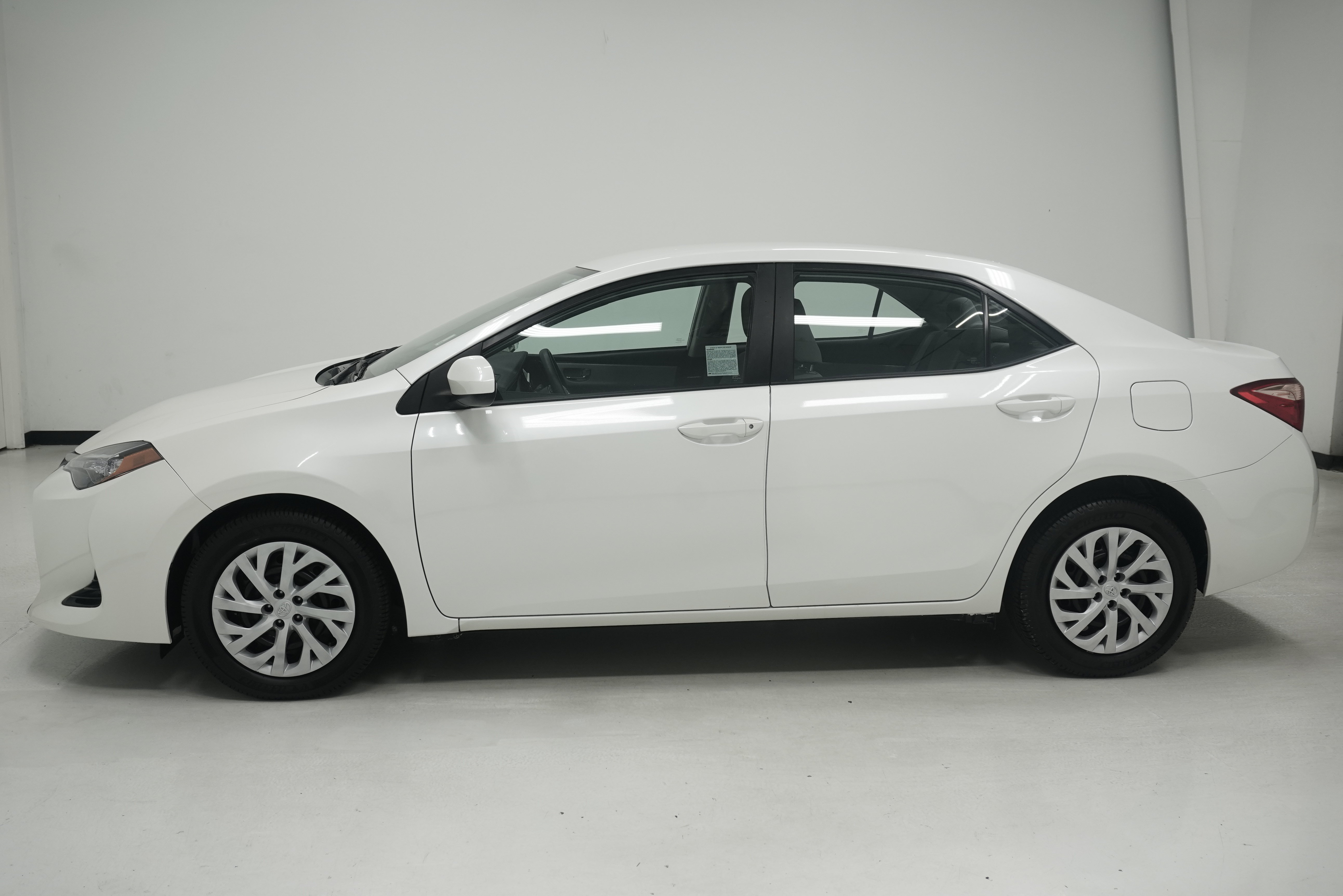 Used 2017 Toyota Corolla LE FWD image 7