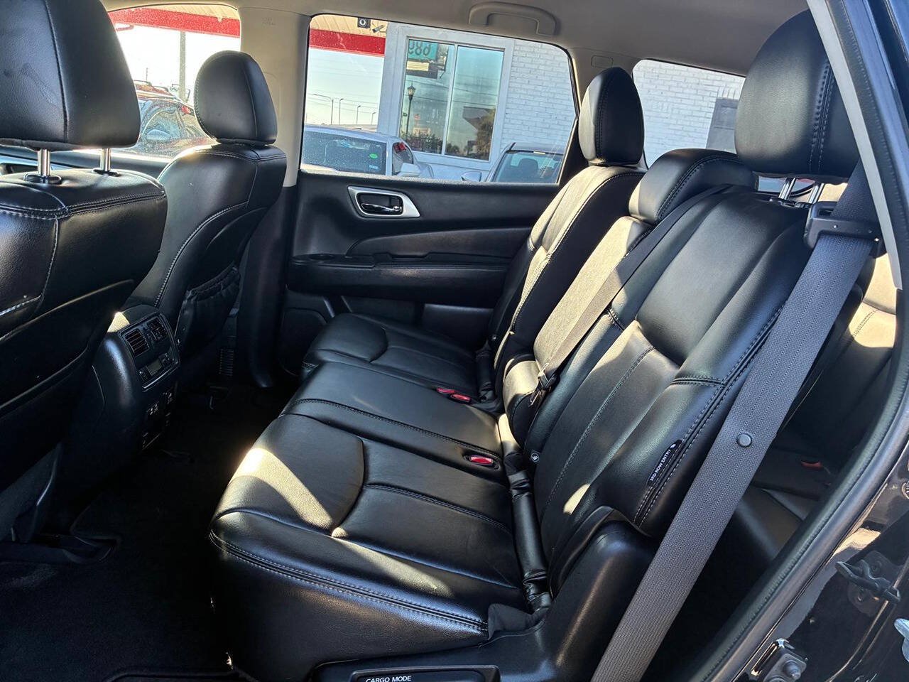 Used 2019 Nissan Pathfinder SL AWD/4WD image 4