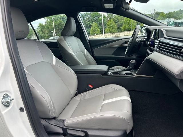 Used 2025 Toyota Camry SE AWD/4WD image 30