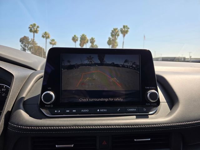 Used 2025 Nissan Rogue SV image 10