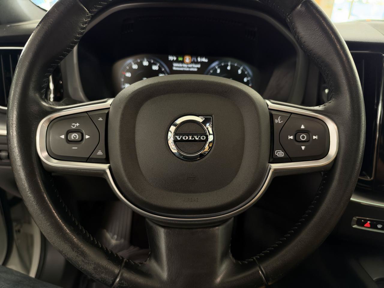 Used 2020 Volvo XC60 T5 Momentum AWD/4WD image 14