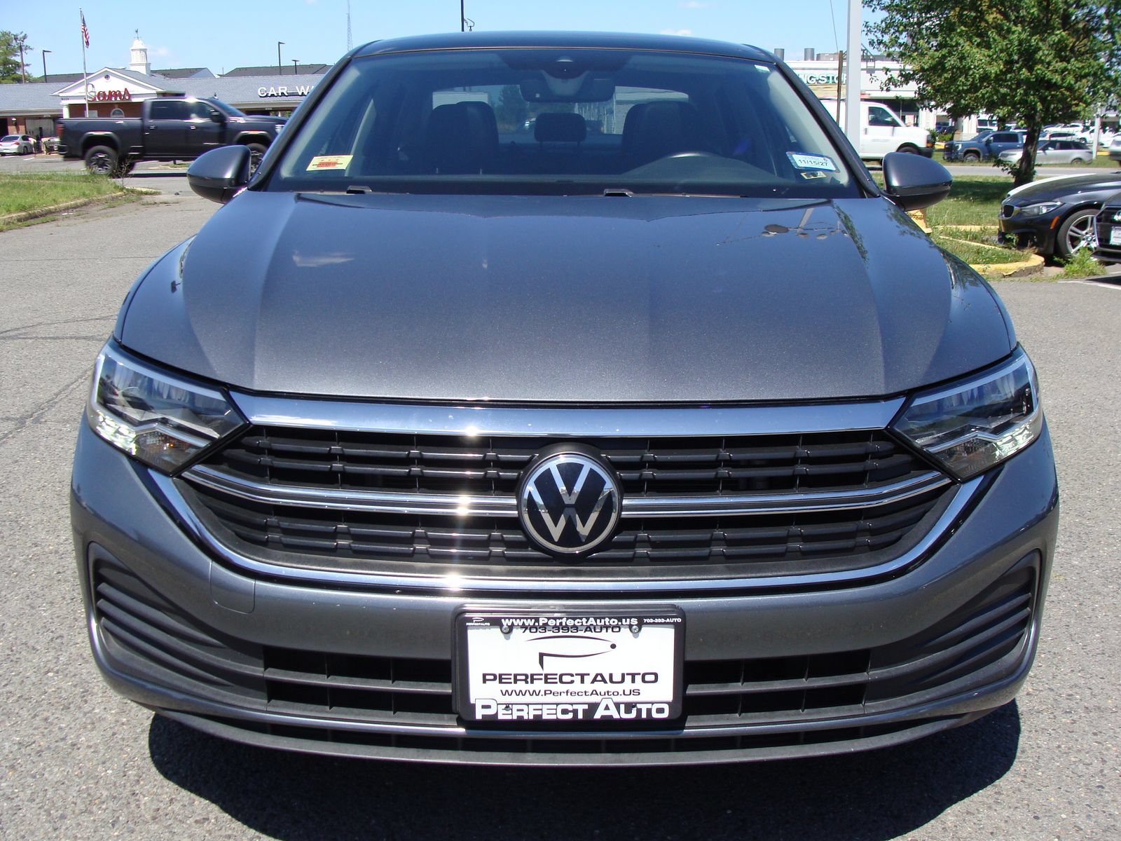 Used 2022 Volkswagen Jetta SE FWD image 2