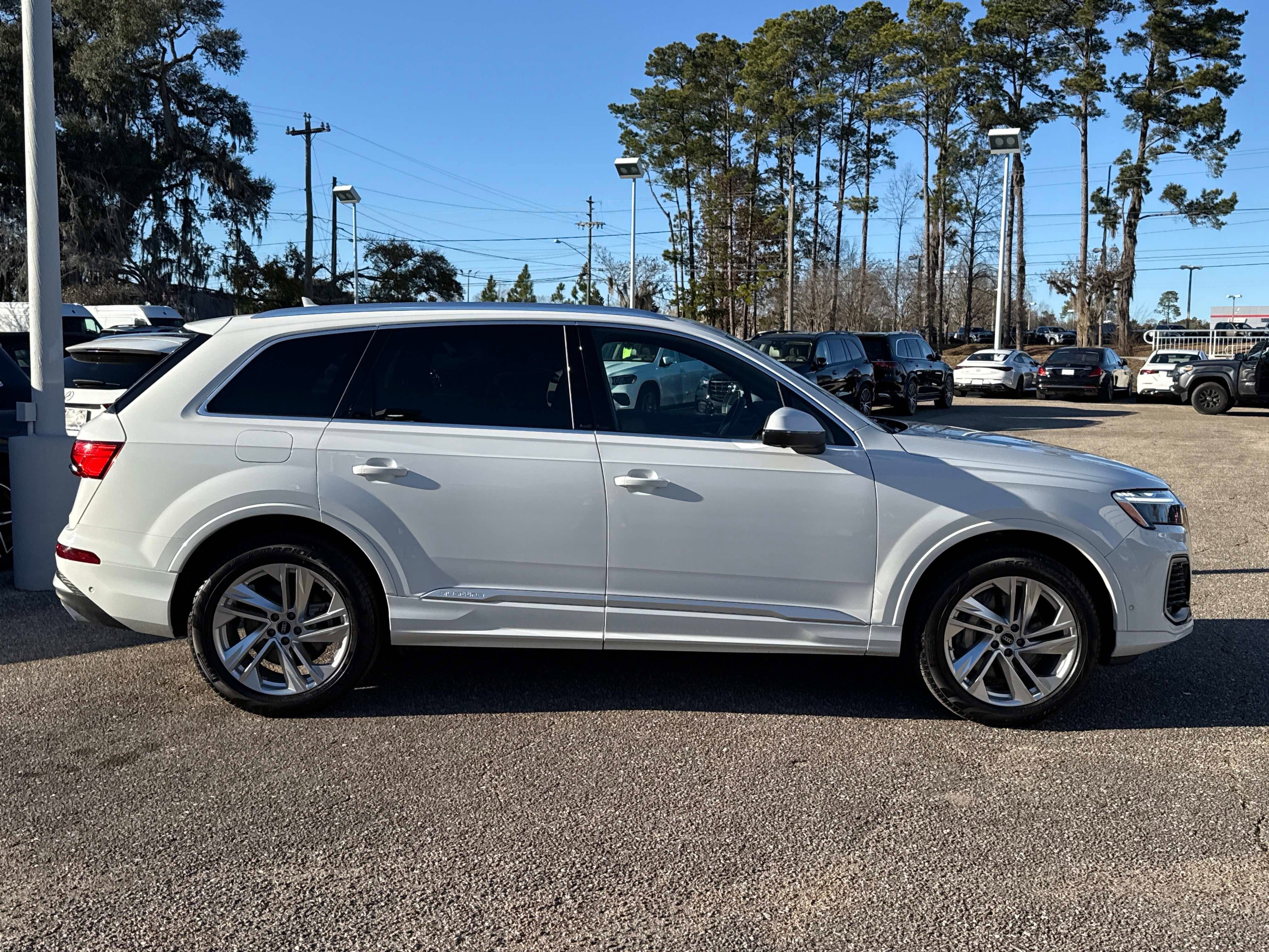 Used 2025 Audi Q7 3.0T Premium Plus image 4