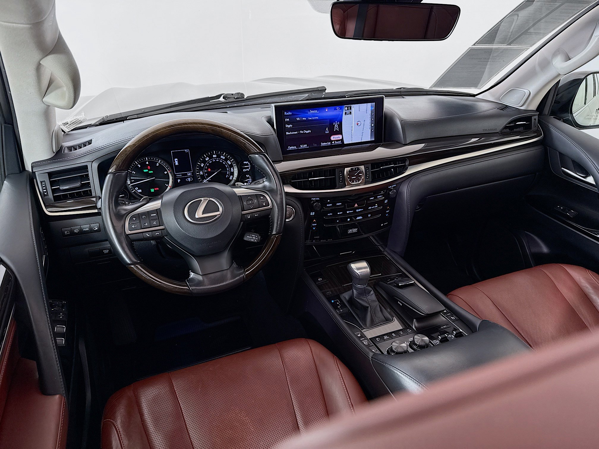 Used 2017 Lexus LX 570 4WD w/ Luxury Package image 25