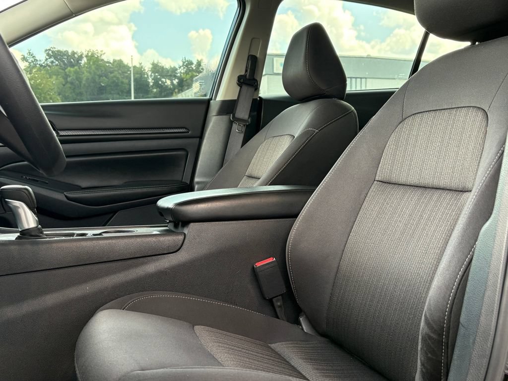 Used 2025 Nissan Altima 2.5 SV FWD image 4