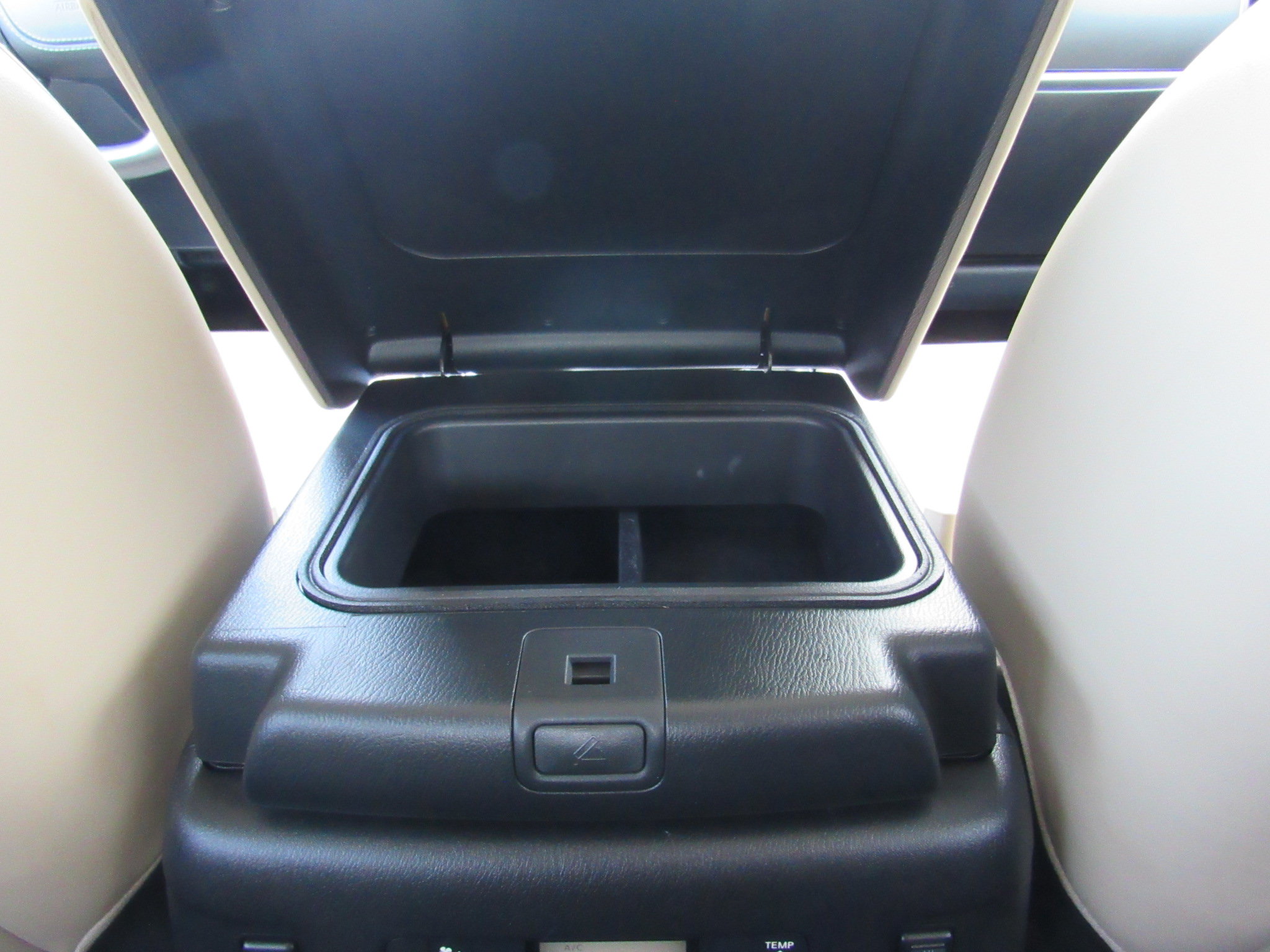 Used 2021 Nissan Armada Platinum w/ Captain's Chairs Package AWD/4WD image 44