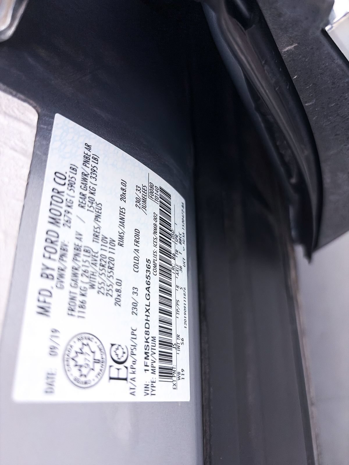 Used 2020 Ford Explorer XLT w/ Equipment Group 202A AWD/4WD image 35