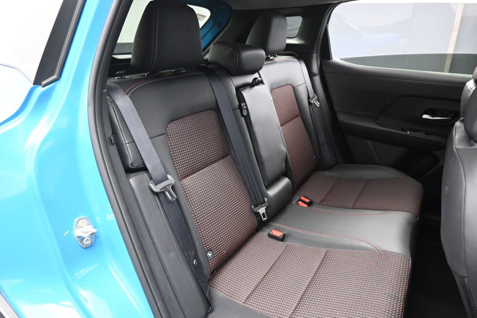 Certified 2025 Nissan Kicks SR w/ Illumination Package FWD image 13