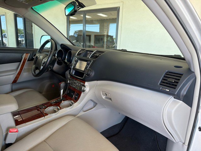 Used 2013 Toyota Highlander Limited FWD image 23