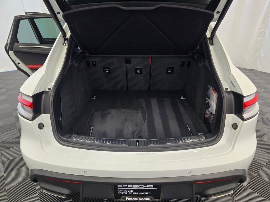 Certified 2025 Porsche Macan image 11