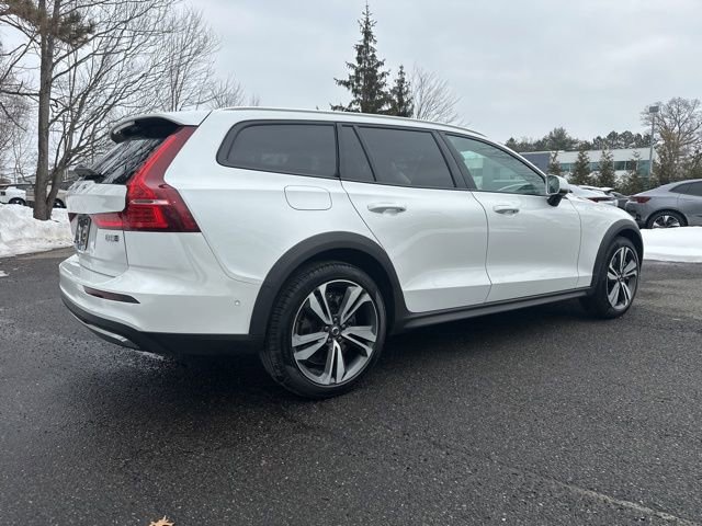 Certified 2025 Volvo V60 B5 Cross Country Plus image 9